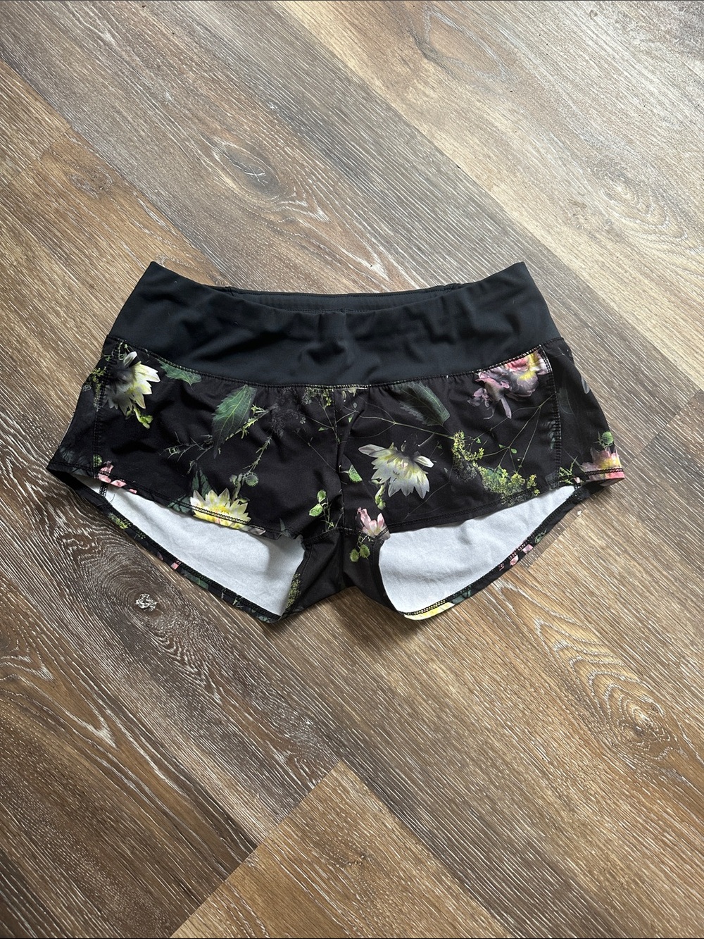 oiselle Moody Floral Running Shorts